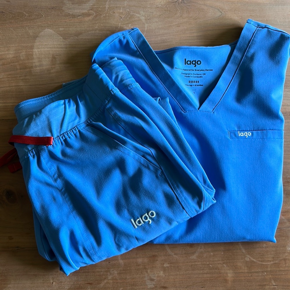 Lago ceil blue one pocket scrub top size large. Bottoms not included